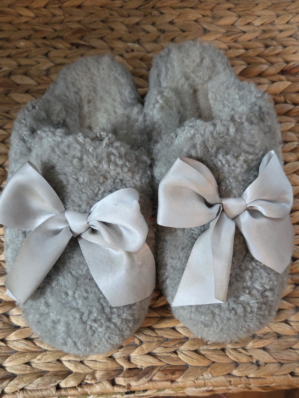 UGG Grey Shearling-Lined Slipper with Logo Sole Size 7